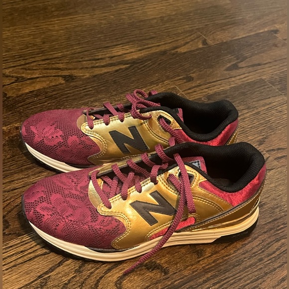 NEW BALANCE rev lite 1550 Lace Garnet and Gold like new lace up shoes - Picture 3 of 8